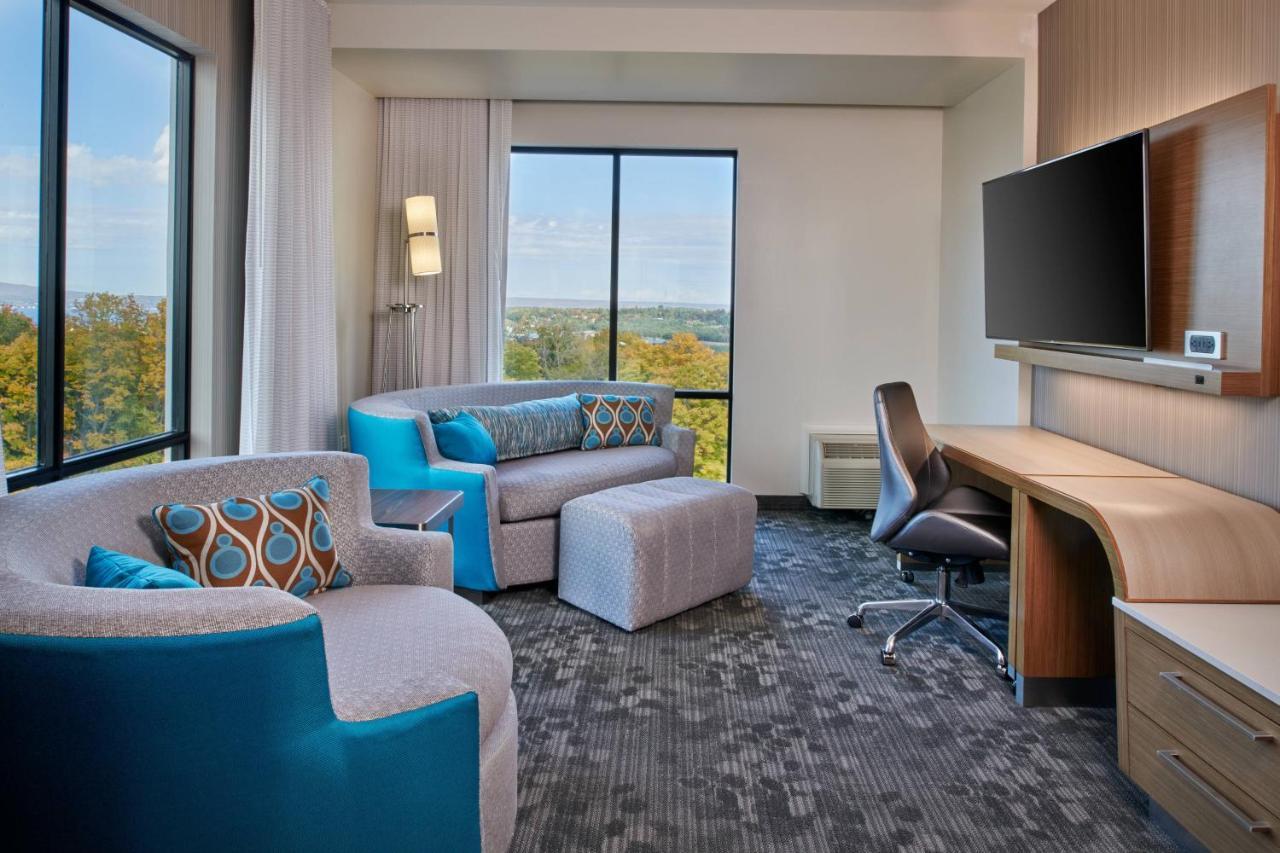 Hotel Courtyard By Marriott Petoskey At Victories Square Exteriér fotografie